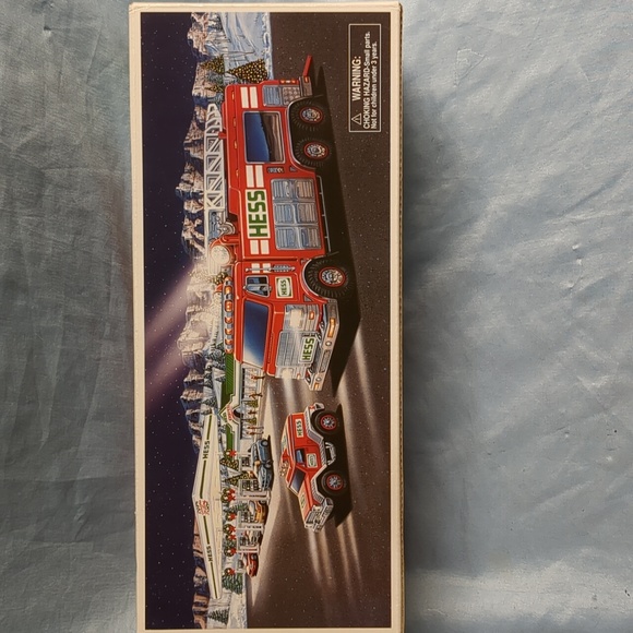 2005 Hess Emergency Truck With Rescue Vehicle - Picture 2 of 3